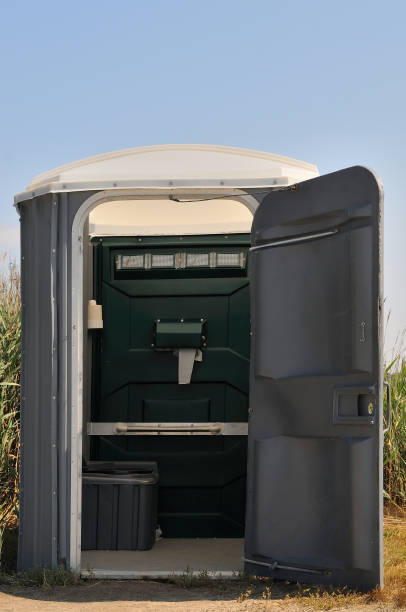 Best Porta potty delivery and setup  in Scottsburg, IN
